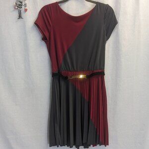 Max and Cleo Size Medium Gray and Maroon Pleated Dress
